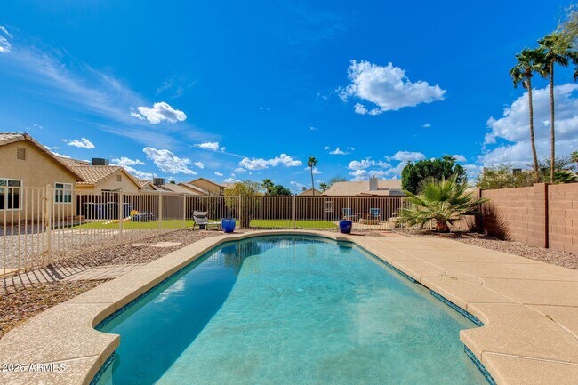 Building Photo - 4250 E Encinas Ave