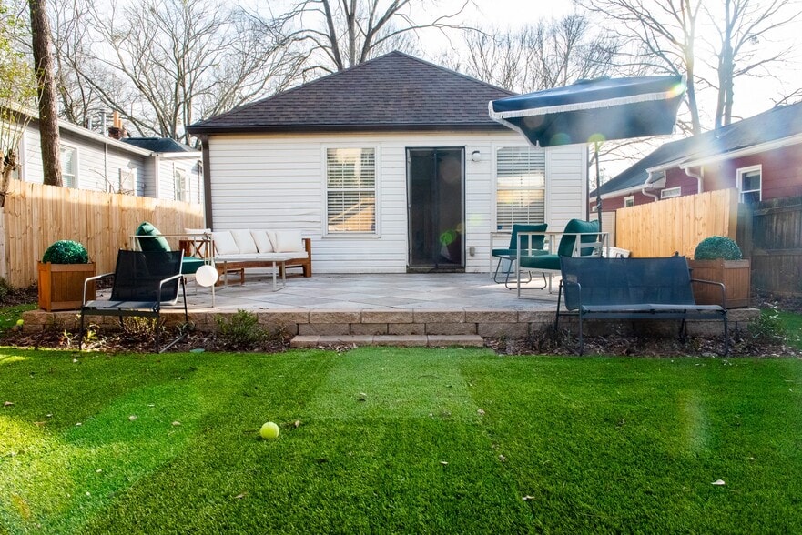 Back yard - 870 Vera St SE