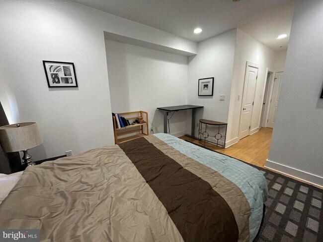 Building Photo - 1013 V St NW