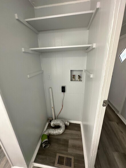 Building Photo - 7663 Bentwillow Dr