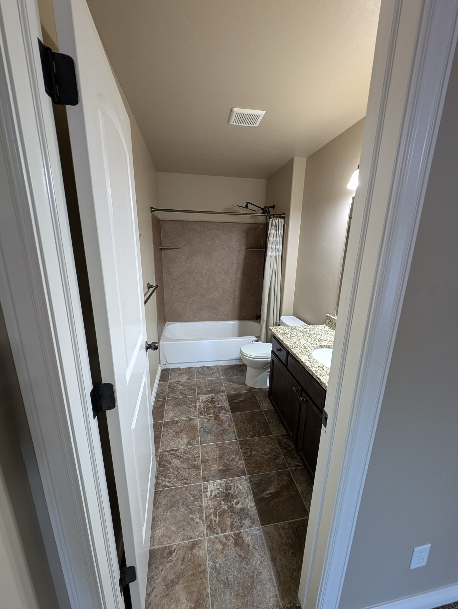 Master bathroom - 909 S Main St