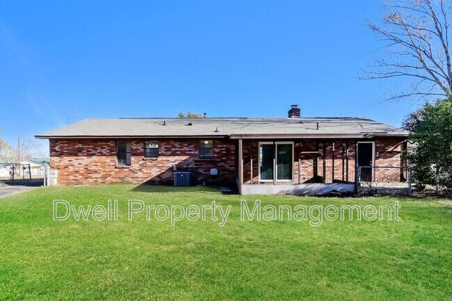 Building Photo - 2614 Andorra Dr