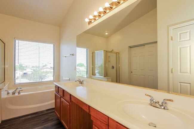 Building Photo - 13240 W Stella Ln