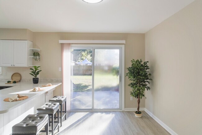 Building Photo - 11304 Largo Dr