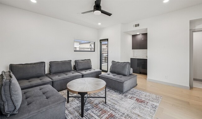 Building Photo - 1880 Beaumont St