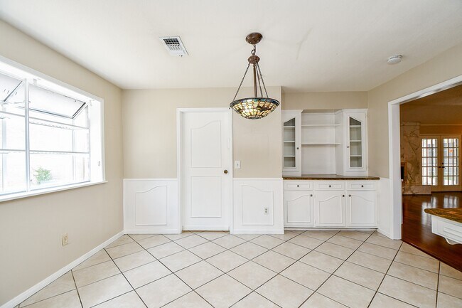 Building Photo - 11906 Pepperdine Ln