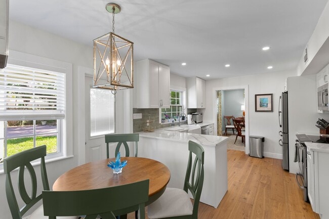 Building Photo - 4 bed, 3ba, 2 car garage home in Culbreath Heights