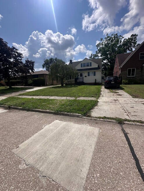 Building Photo - 5811 Belmere Dr