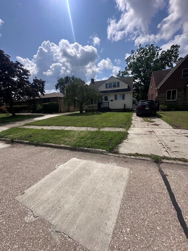 Building Photo - 5811 Belmere Dr