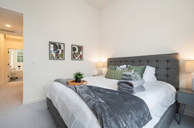 Building Photo - 6125 Sand Point Way NE