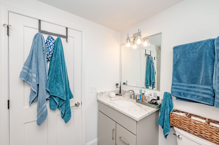 Building Photo - 361 Miller Ave