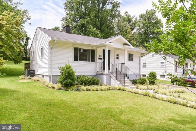 Building Photo - 6429 Maplewood Dr