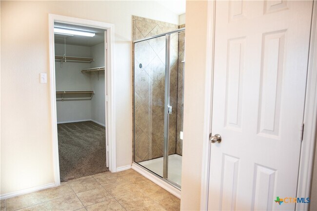 Building Photo - 6006 Ambrose Cir