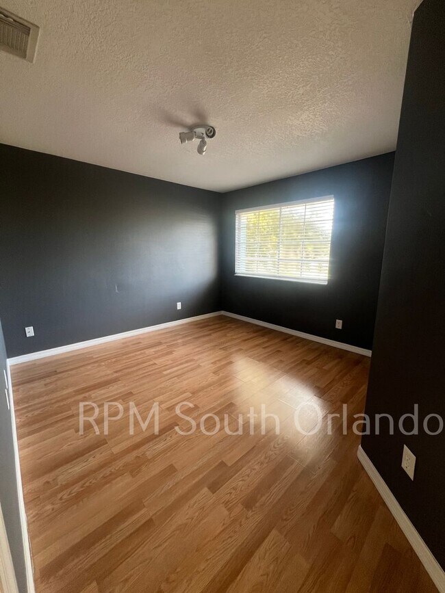 Building Photo - Beautiful 4 Bedroom 2.5 Bath Home with Hea...