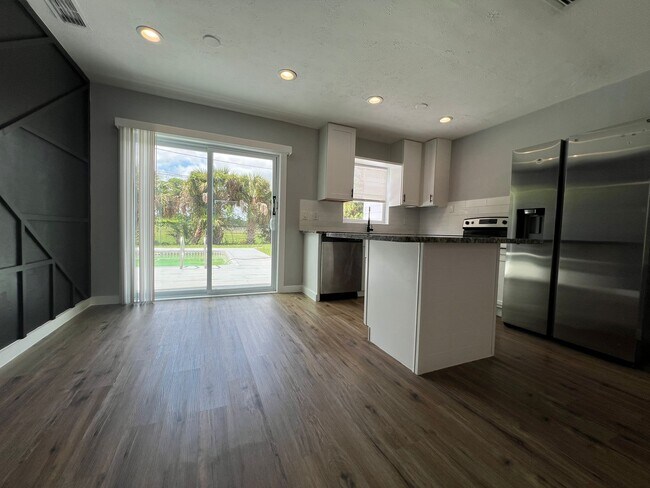 Building Photo - 1221 Cypress Ln