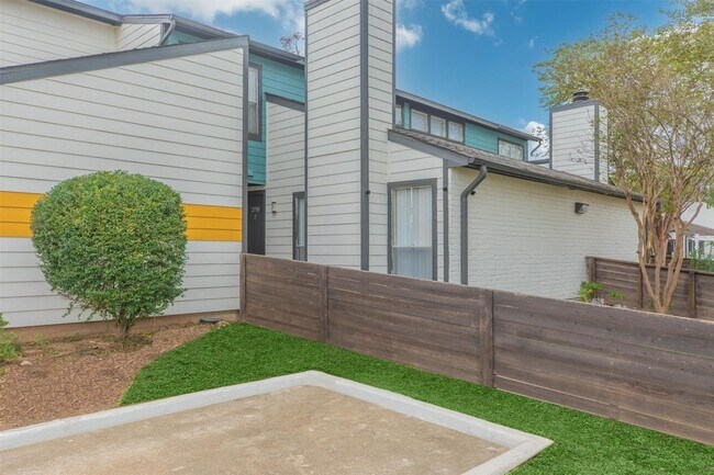 Building Photo - 21717 Inverness Forest Blvd