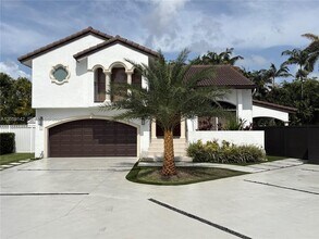 Building Photo - 6610 SW 104th Ct