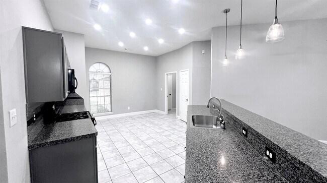 Building Photo - 19610 Vernier Woods Ln