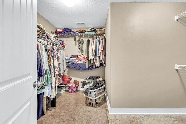 Building Photo - 3342 Cotham Ln