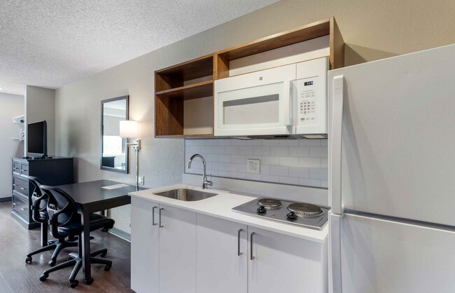 Building Photo - Furnished Studio-Miami - Airport - Doral -...