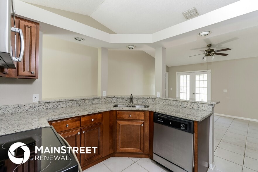 Building Photo - 2041 Claremont Dr