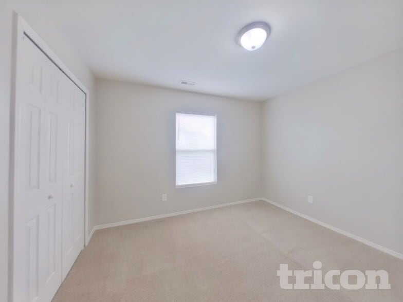 Building Photo - 2226 Buckleigh Dr