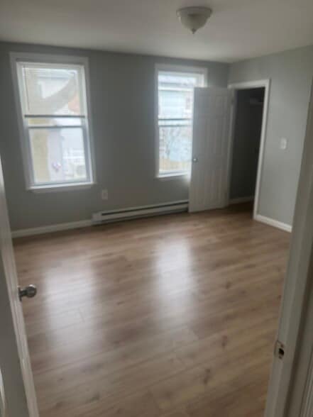 Building Photo - 111 Ennell St