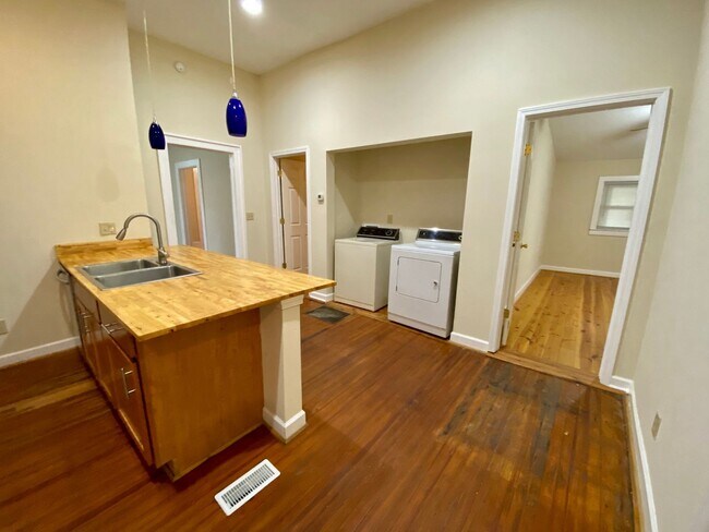 Building Photo - JUST REDUCED!  Olympia