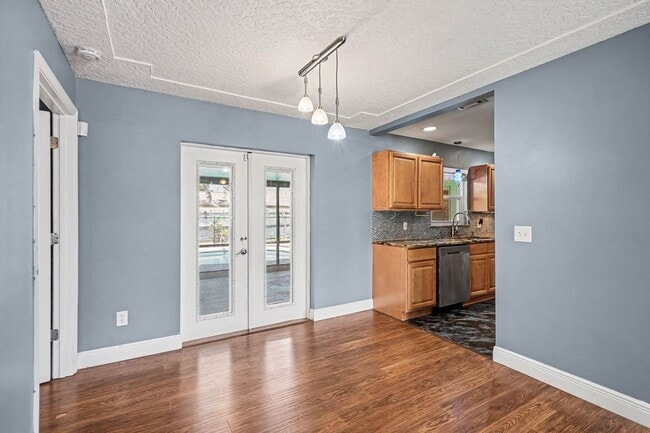 Building Photo - 512 Dijon Dr