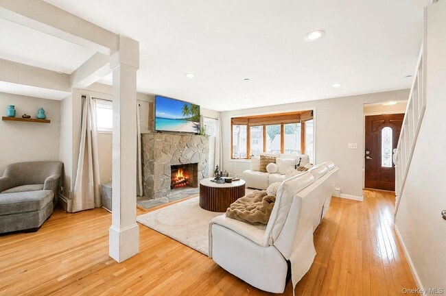 Building Photo - 308 Bedell St