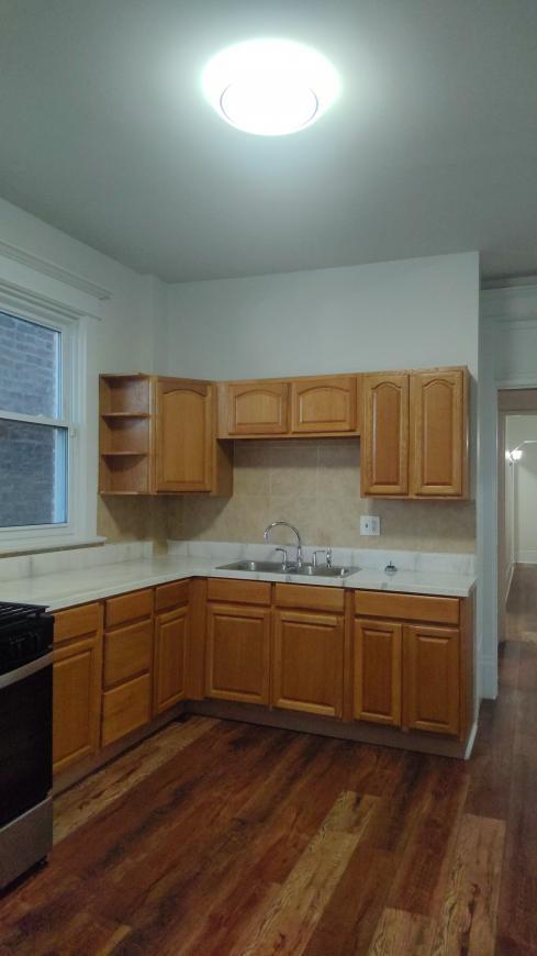 Building Photo - 4 bedroom in Chicago IL 60637
