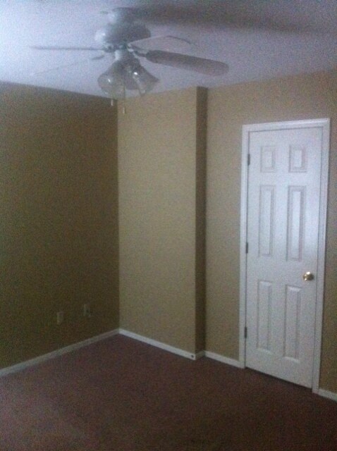 Building Photo - 8611-8611 Southridge Dr