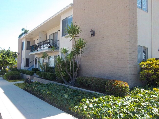 Building Photo - 1811 Pacific Beach Dr