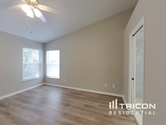 Building Photo - 653 Sand Ridge Dr