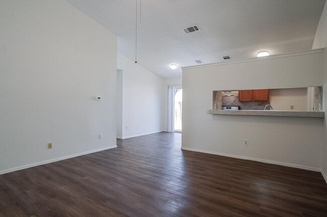 Building Photo - 612 Greenlawn Blvd