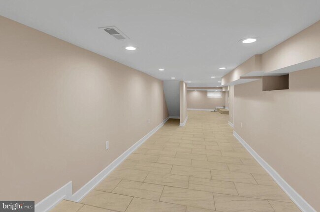 Building Photo - 274 S Alden St