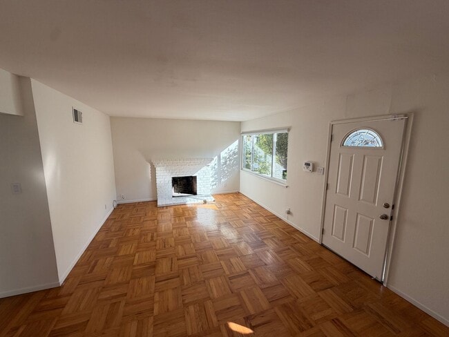 Building Photo - Charming Single-Family Home in the Heart of Millbrae Meadows