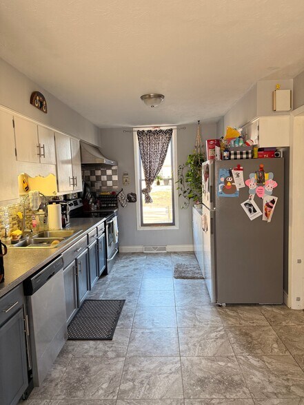 Kitchen - 309 E 22nd Ave