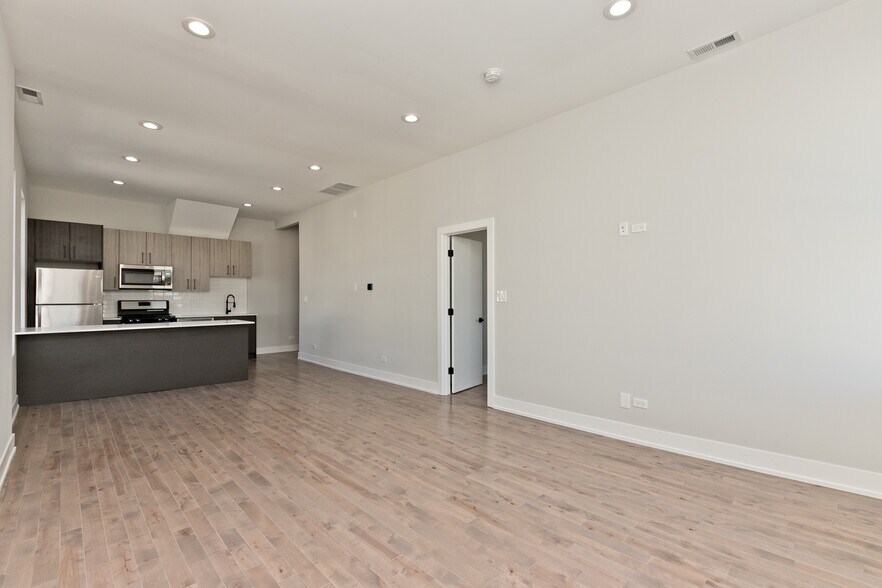 Building Photo - 1925 S May St