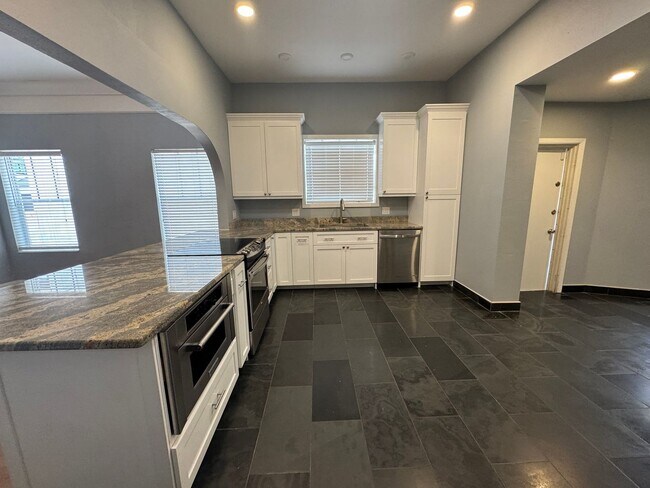 Building Photo - Davis Island Charming Home