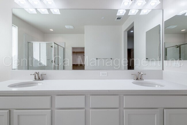 Building Photo - 4 Bedroom/3 Bath Home with Office and Paid Solar - $3395 Per Month!