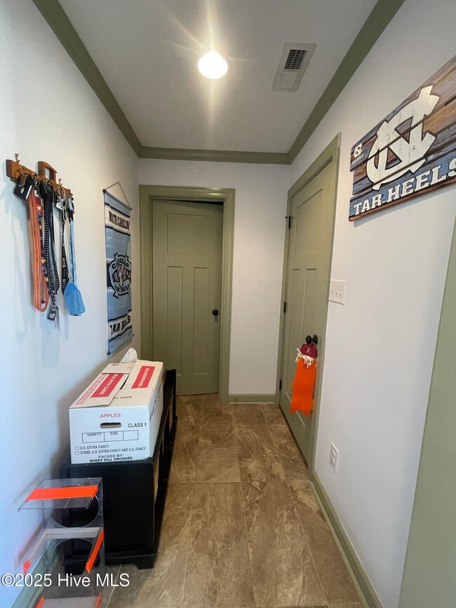 Building Photo - 206 Kenan Lp