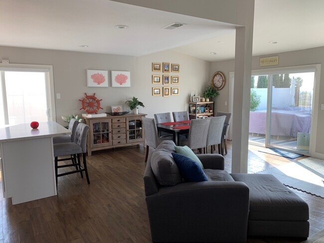 Building Photo - DEL CERRO SINGLE LEVEL DETACHED 3BR/2BA HO...