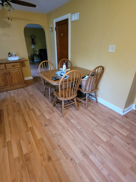 Building Photo - 551 S Royal St