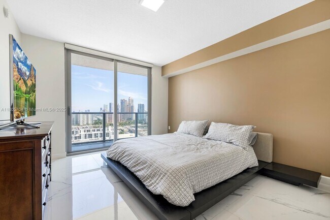 Building Photo - 300 Sunny Isles Blvd