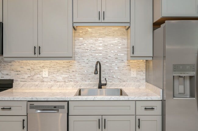 Building Photo - Peaceful Retreat! Just minutes from Niceville!