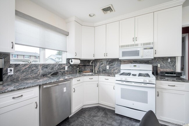 Building Photo - 264 Manetto Hill Rd