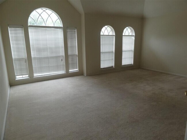 Building Photo - 323 Thorpe Springs Dr