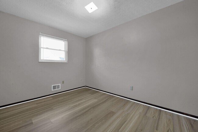 Building Photo - 5696 Beechcroft Rd