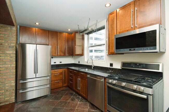 Building Photo - 2702 N Artesian Ave